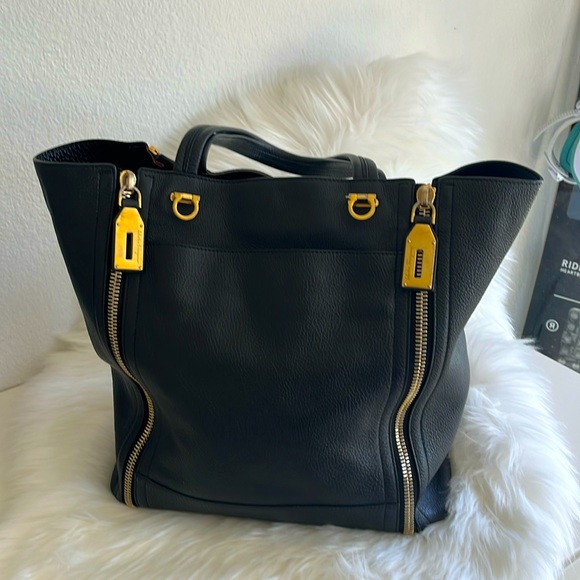 SALVATORE FERRAGAMO GANCINI SUZANNE TOTE PEBBLED LEATHER SHOULDER HANDBAG - Picture 2 of 12